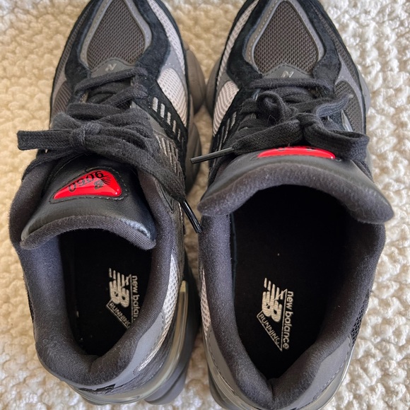 New Balance Black 9060 Men’s or Woman and Gray Athletic Shoes - Picture 5 of 8